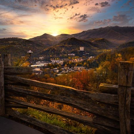 Rock Of Ages, Hot Tub, Game Room, Wifi, 1089 Free Tickets Each Paid Day, Dollywood And More Pigeon Forge Eksteriør billede