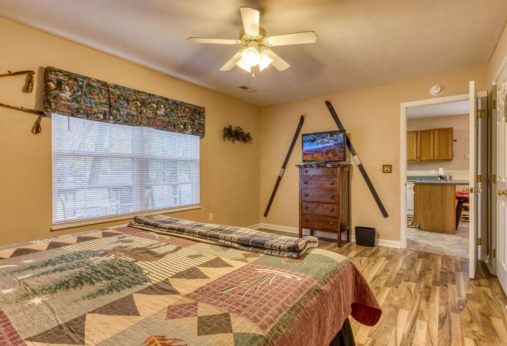 Rock Of Ages, Hot Tub, Game Room, Wifi, 1089 Free Tickets Each Paid Day, Dollywood And More Pigeon Forge Eksteriør billede