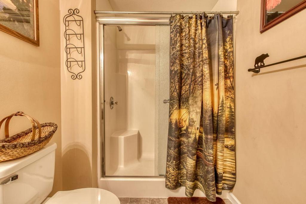 Rock Of Ages, Hot Tub, Game Room, Wifi, 1089 Free Tickets Each Paid Day, Dollywood And More Pigeon Forge Eksteriør billede