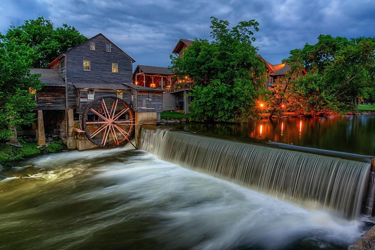 Rock Of Ages, Hot Tub, Game Room, Wifi, 1089 Free Tickets Each Paid Day, Dollywood And More Pigeon Forge Eksteriør billede