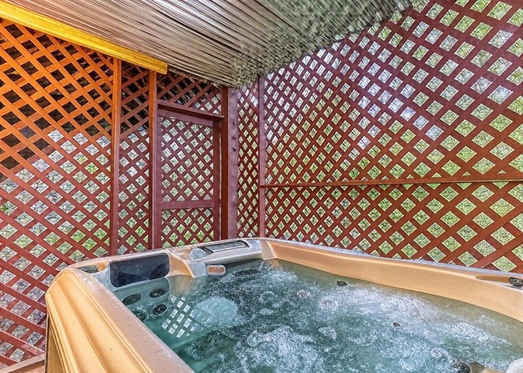 Rock Of Ages, Hot Tub, Game Room, Wifi, 1089 Free Tickets Each Paid Day, Dollywood And More Pigeon Forge Eksteriør billede
